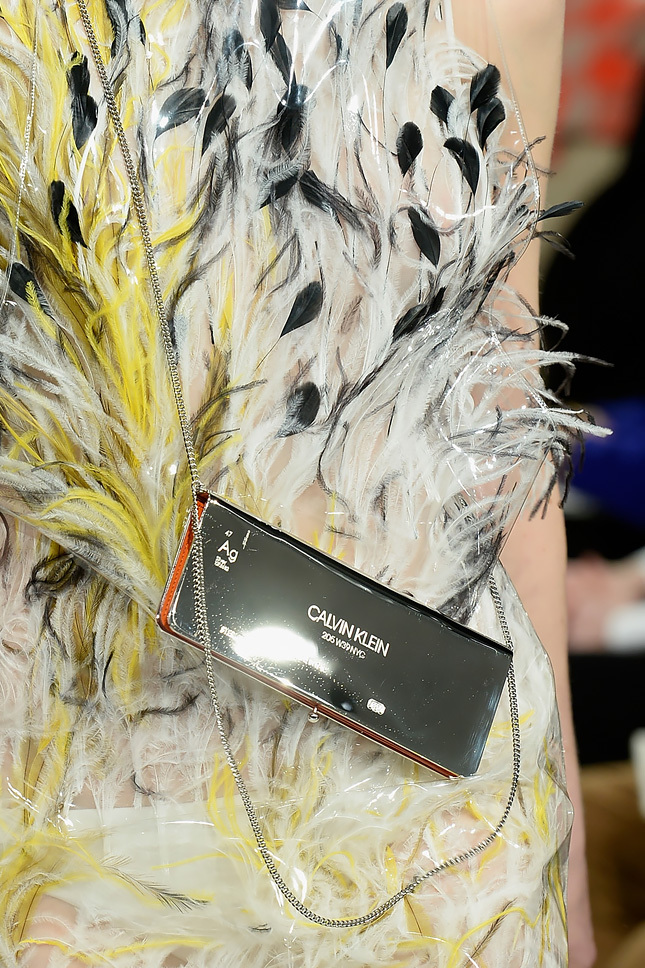 ����� � ���� ������ ������� �� ������ Calvin Klein