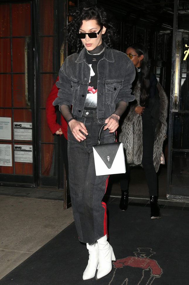 ����� ����� � ���� Danielle Guizio, ������� Vetements, ������ Alexander Wang, ���������� Stuart Weitzman � � ������ Chrome Hearts � ���-�����