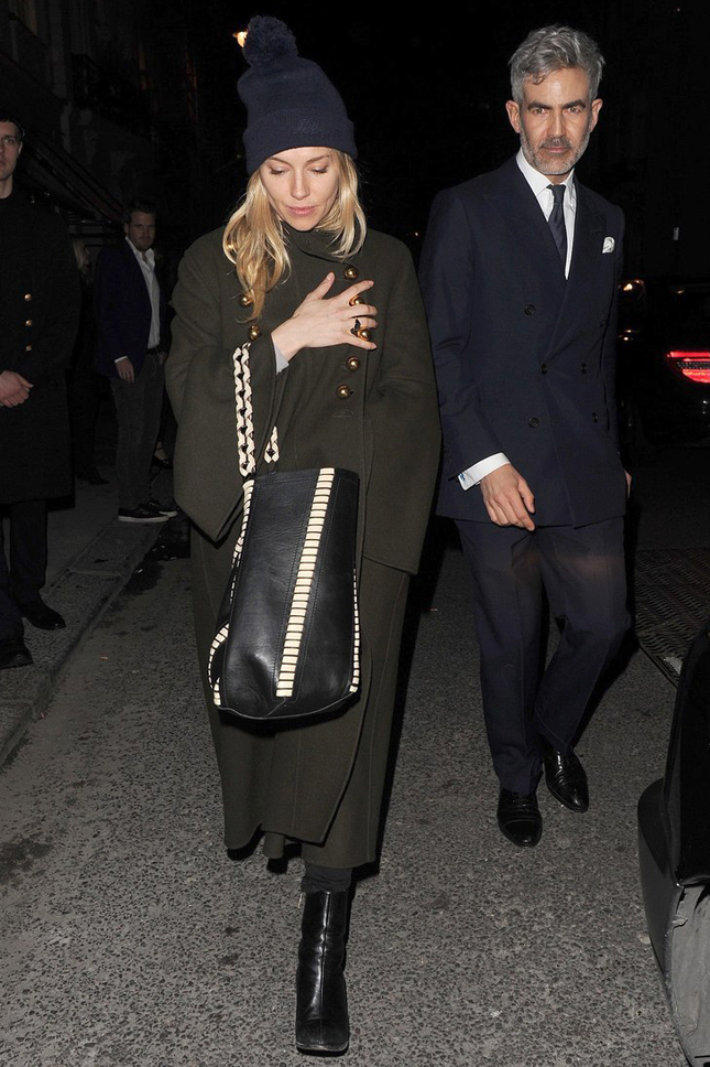 ������ ������ � ������ Burberry, ���������� Dear Frances � � ������ Proenza Schouler � �������