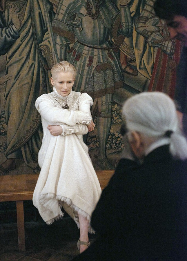 ������ ������� � ���� ���������� �� �������� ������ Chanel