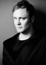 ������ ������� LVMH ����� ����� Nicholas Kirkwood