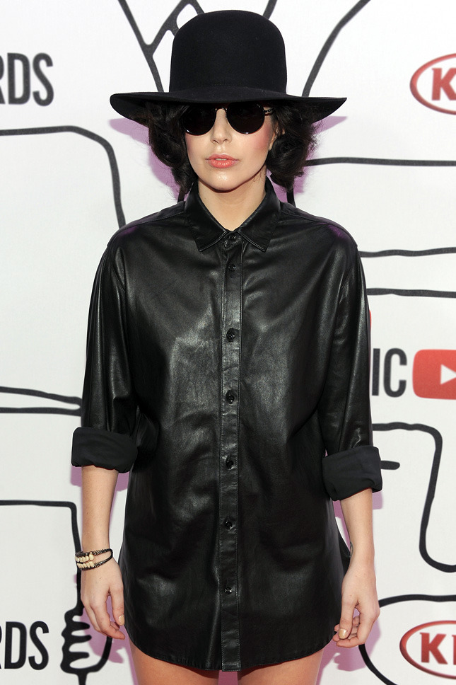 ���� ���� � ������� ������� Saint Laurent �� ��������� YouTube Music Awards � ���-�����