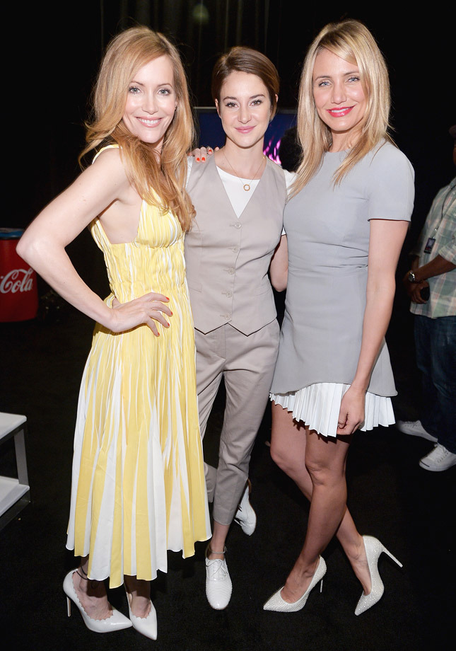 ����� ���� � ������ Oscar de la Renta, ������ ����� � ������� Dolce & Gabbana � ������� ���� � ������ Victoria Beckham